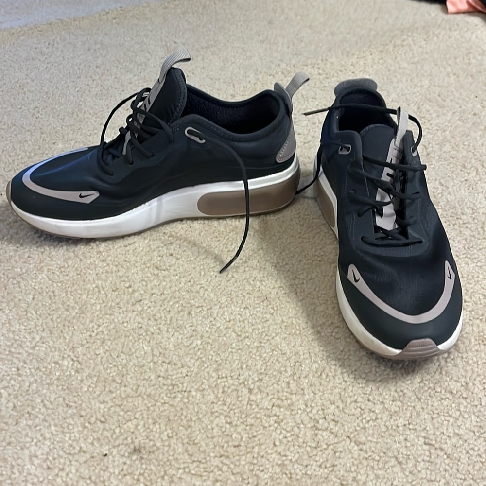 Nike tennis shoes